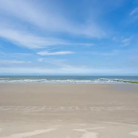In Near North Sea, Cleaning Included * 奥斯滕德
